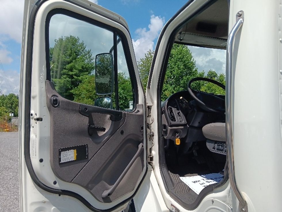 Day Cab Tractor-Heavy Duty Tractors-Freightliner-2018-M2-Morristown-TN-131,754\n\t\tmiles-$ 53,750 - Image 9