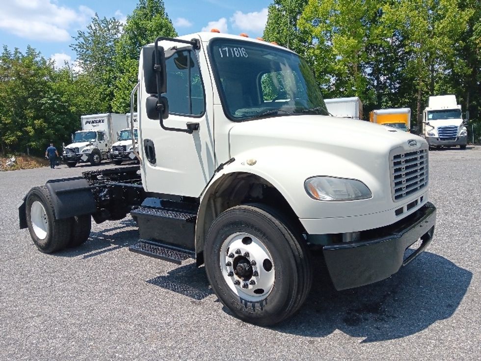 Day Cab Tractor-Heavy Duty Tractors-Freightliner-2018-M2-Morristown-TN-152,345\n\t\tmiles-$ 52,500 - Image 1