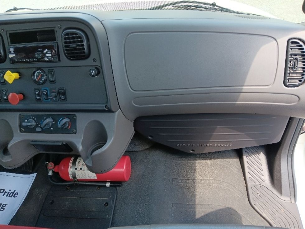 Day Cab Tractor-Heavy Duty Tractors-Freightliner-2018-M2-Morristown-TN-152,345\n\t\tmiles-$ 52,500 - Image 13