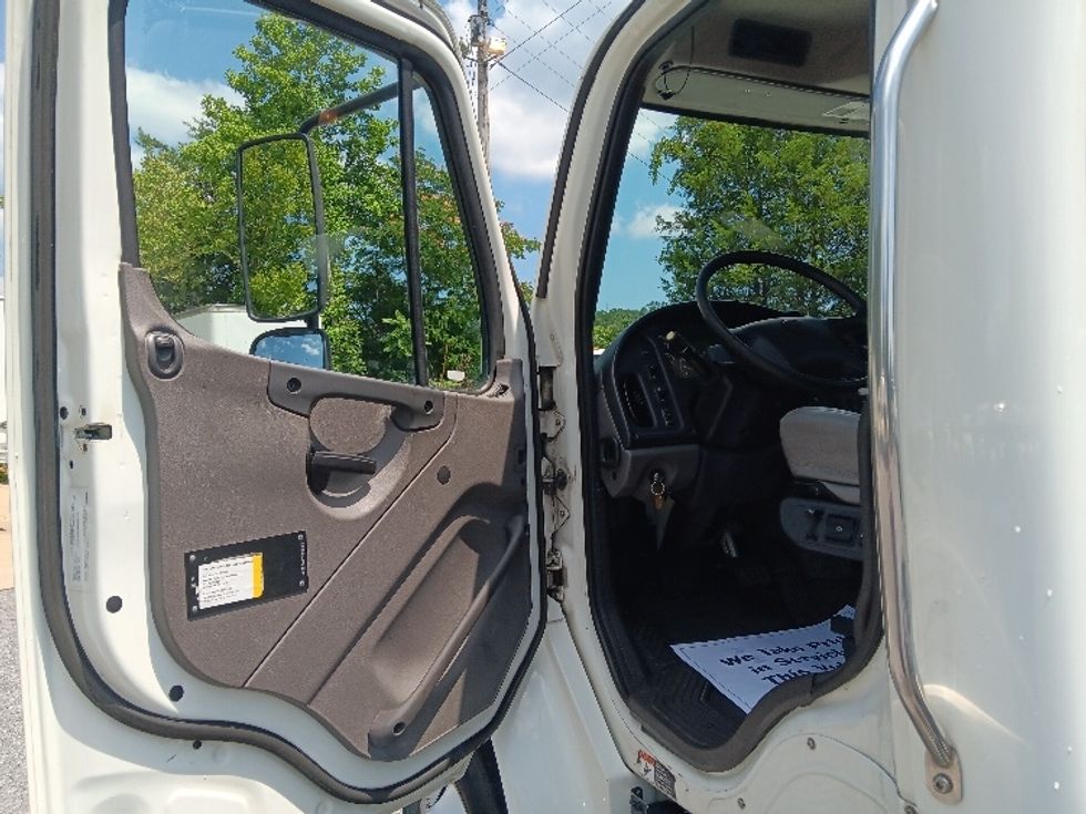 Day Cab Tractor-Heavy Duty Tractors-Freightliner-2018-M2-Morristown-TN-152,345\n\t\tmiles-$ 52,500 - Image 9