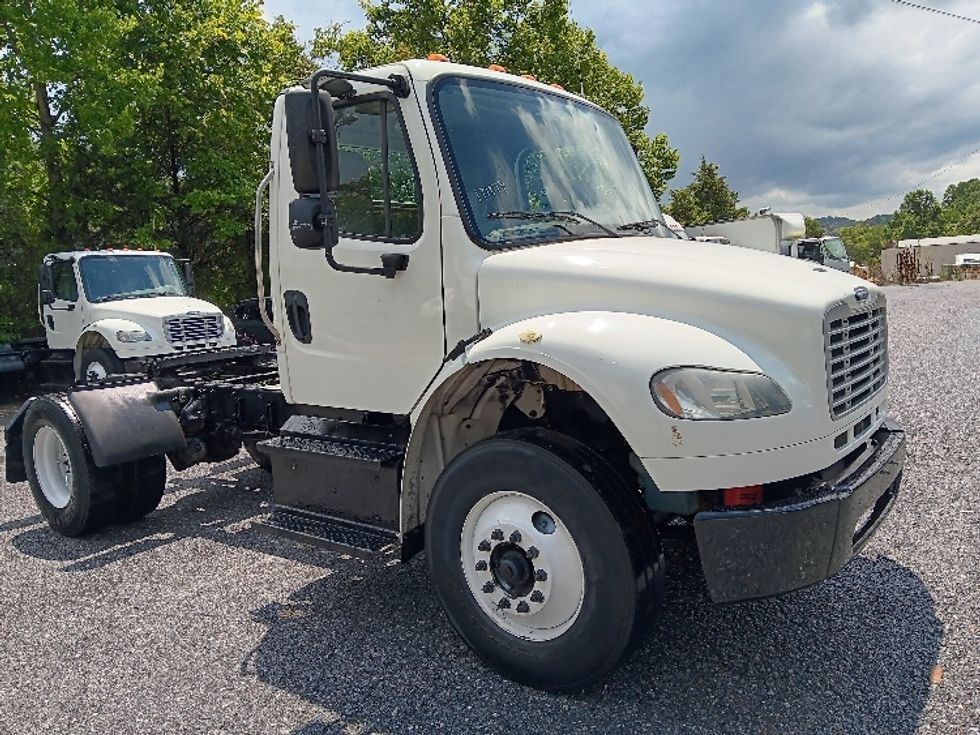 Day Cab Tractor-Heavy Duty Tractors-Freightliner-2018-M2-Morristown-TN-174,878\n\t\tmiles-$ 20,000 - Image 1