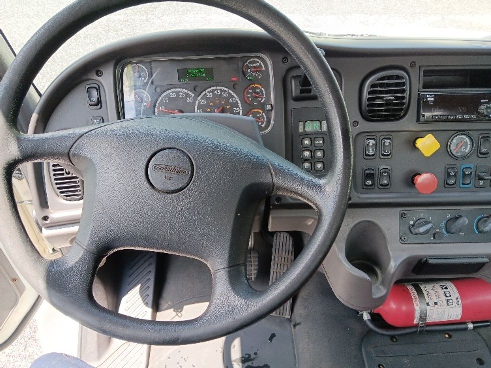 Day Cab Tractor-Heavy Duty Tractors-Freightliner-2018-M2-Morristown-TN-174,878\n\t\tmiles-$ 20,000 - Image 11