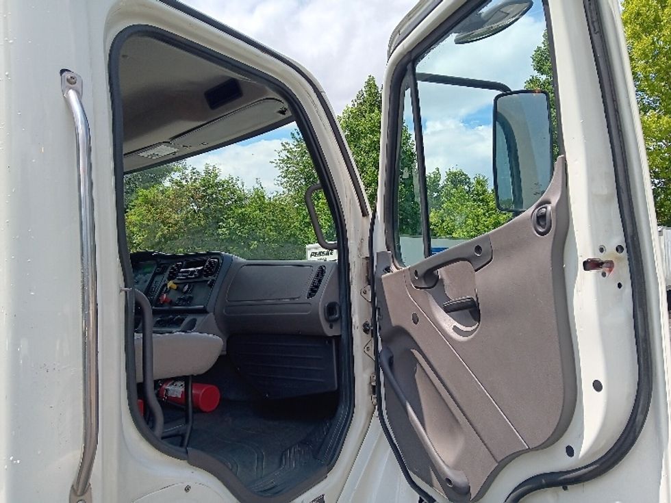 Day Cab Tractor-Heavy Duty Tractors-Freightliner-2018-M2-Morristown-TN-174,878\n\t\tmiles-$ 20,000 - Image 12