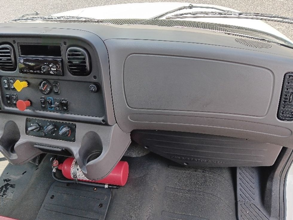 Day Cab Tractor-Heavy Duty Tractors-Freightliner-2018-M2-Morristown-TN-174,878\n\t\tmiles-$ 20,000 - Image 13