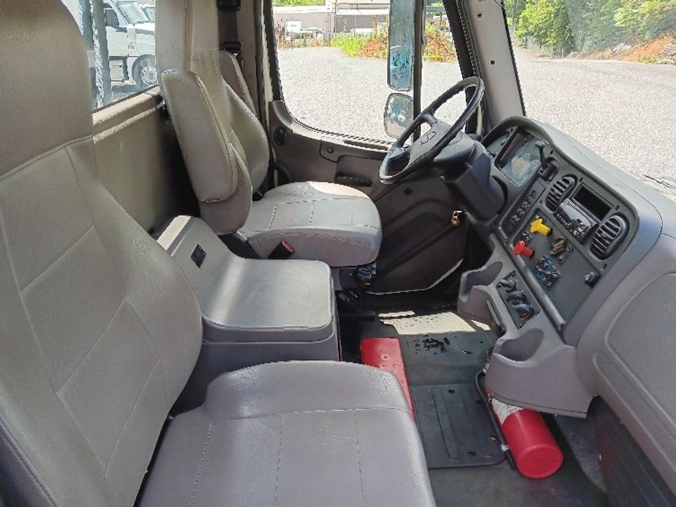 Day Cab Tractor-Heavy Duty Tractors-Freightliner-2018-M2-Morristown-TN-174,878\n\t\tmiles-$ 20,000 - Image 14