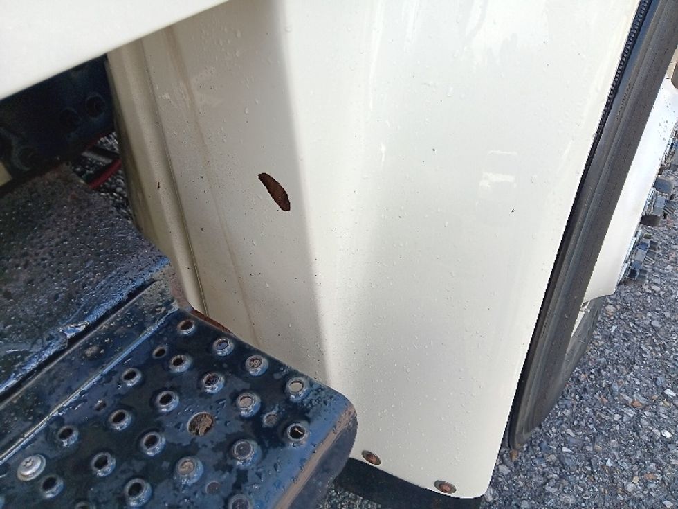 Day Cab Tractor-Heavy Duty Tractors-Freightliner-2018-M2-Morristown-TN-174,878\n\t\tmiles-$ 20,000 - Image 19