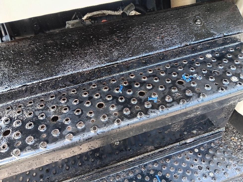 Day Cab Tractor-Heavy Duty Tractors-Freightliner-2018-M2-Morristown-TN-174,878\n\t\tmiles-$ 20,000 - Image 24