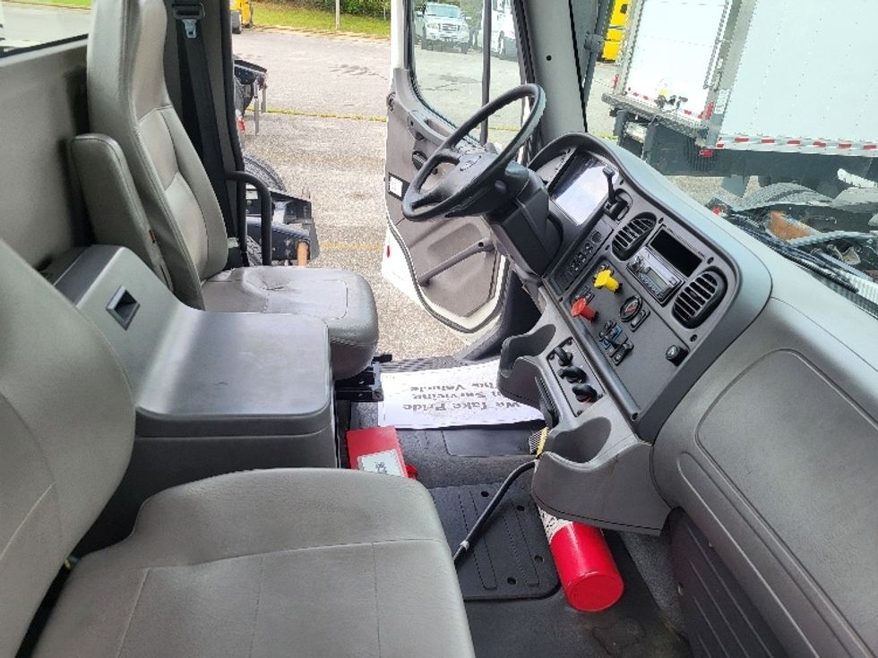 Day Cab Tractor-Heavy Duty Tractors-Freightliner-2018-M2-Morristown-TN-198,931\n\t\tmiles-$ 50,000 - Image 14