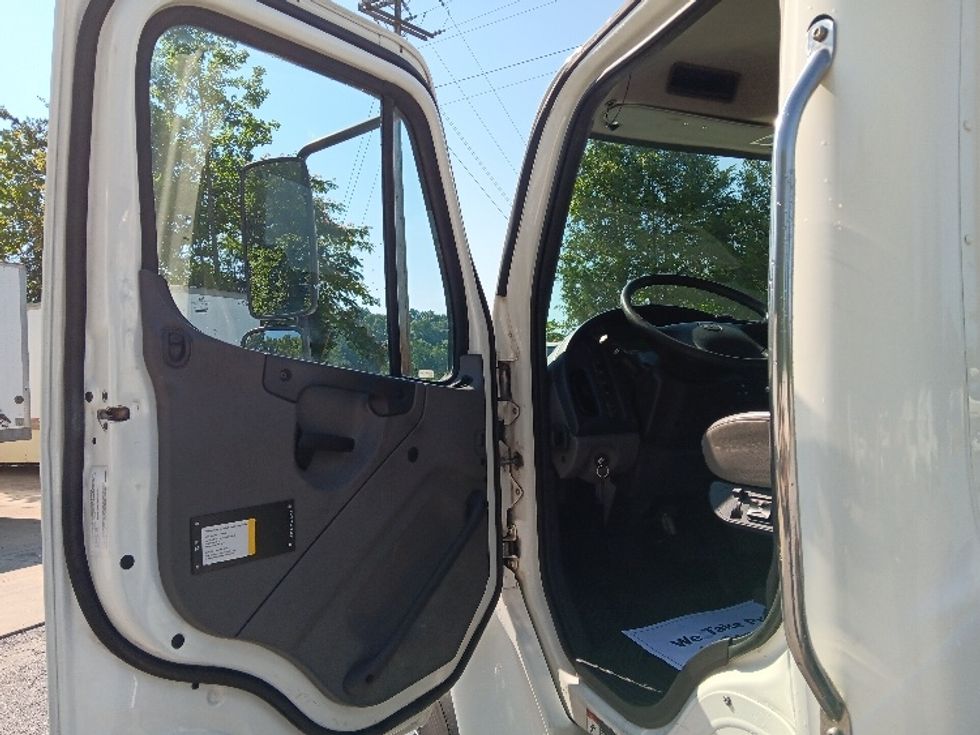 Day Cab Tractor-Heavy Duty Tractors-Freightliner-2018-M2-Morristown-TN-199,397\n\t\tmiles-$ 50,000 - Image 9