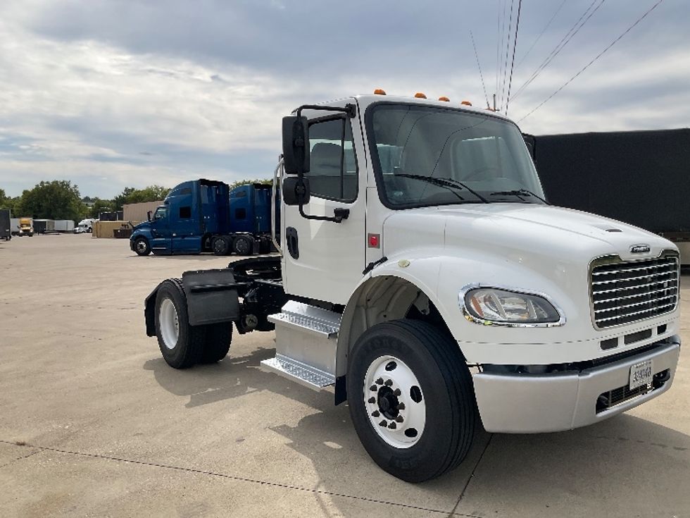 Day Cab Tractor-Heavy Duty Tractors-Freightliner-2018-M2-Oakland-KY-103,400\n\t\tmiles-$ 48,000 - Image 1