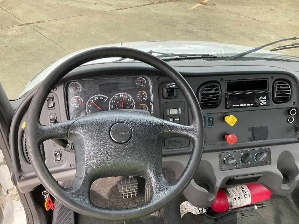 Day Cab Tractor-Heavy Duty Tractors-Freightliner-2018-M2-Oakland-KY-103,400\n\t\tmiles-$ 48,000 - Image 11