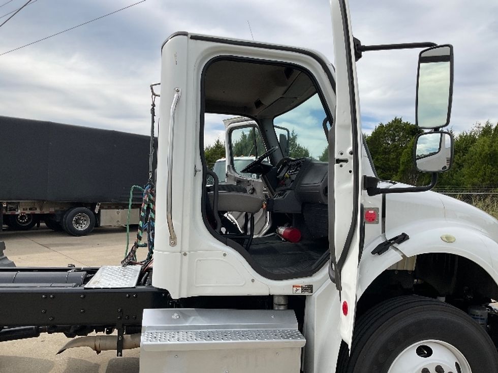 Day Cab Tractor-Heavy Duty Tractors-Freightliner-2018-M2-Oakland-KY-103,400\n\t\tmiles-$ 48,000 - Image 12
