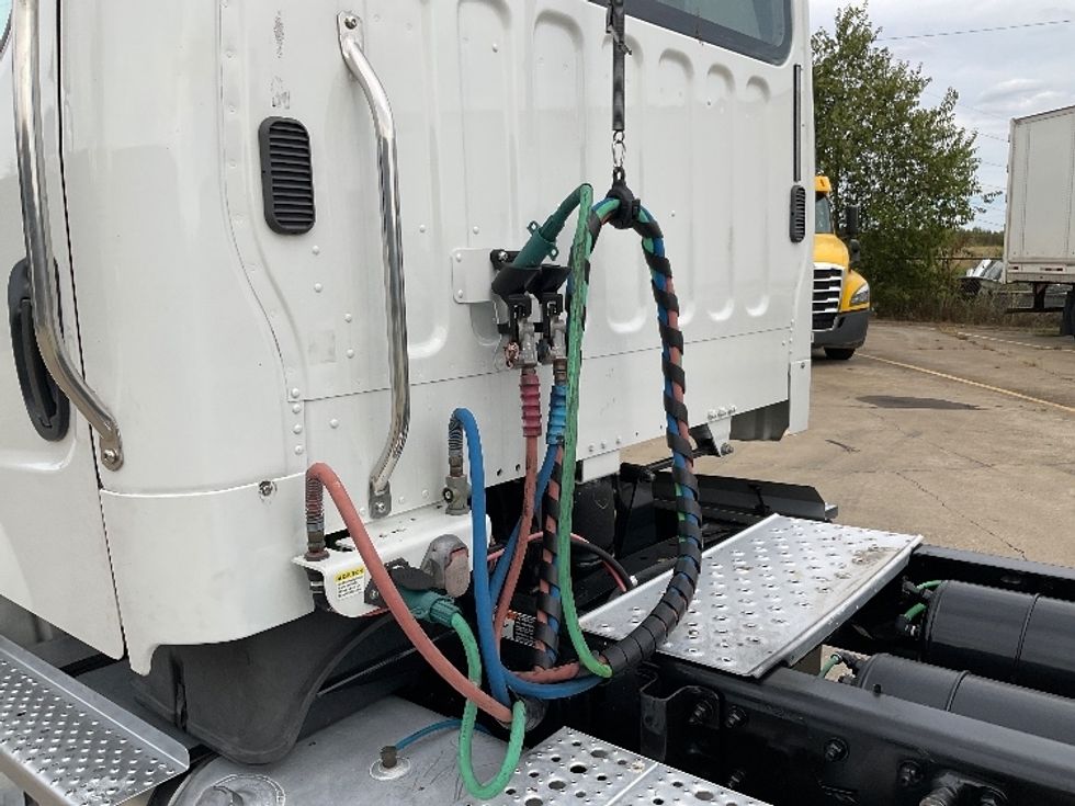 Day Cab Tractor-Heavy Duty Tractors-Freightliner-2018-M2-Oakland-KY-103,400\n\t\tmiles-$ 48,000 - Image 18