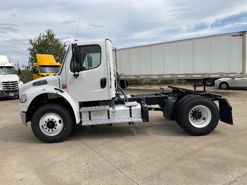 Day Cab Tractor-Heavy Duty Tractors-Freightliner-2018-M2-Oakland-KY-103,400\n\t\tmiles-$ 48,000 - Image 4