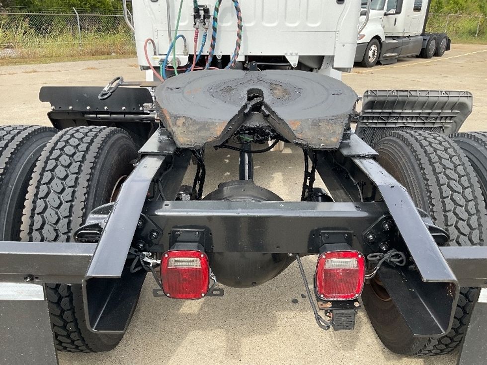 Day Cab Tractor-Heavy Duty Tractors-Freightliner-2018-M2-Oakland-KY-103,400\n\t\tmiles-$ 48,000 - Image 6