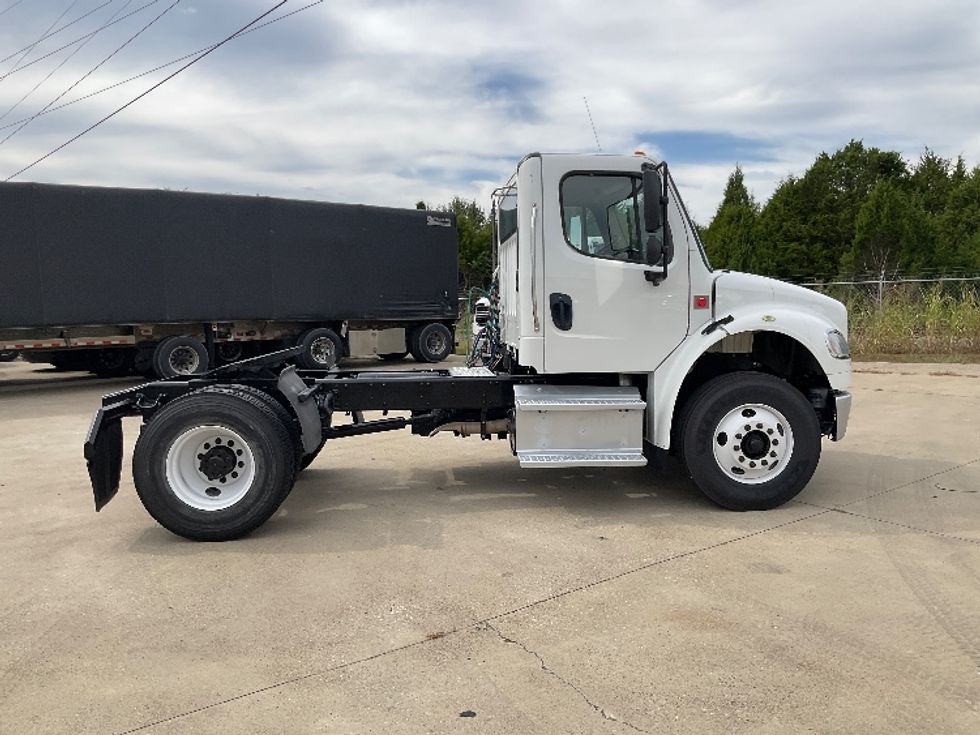 Day Cab Tractor-Heavy Duty Tractors-Freightliner-2018-M2-Oakland-KY-103,400\n\t\tmiles-$ 48,000 - Image 8