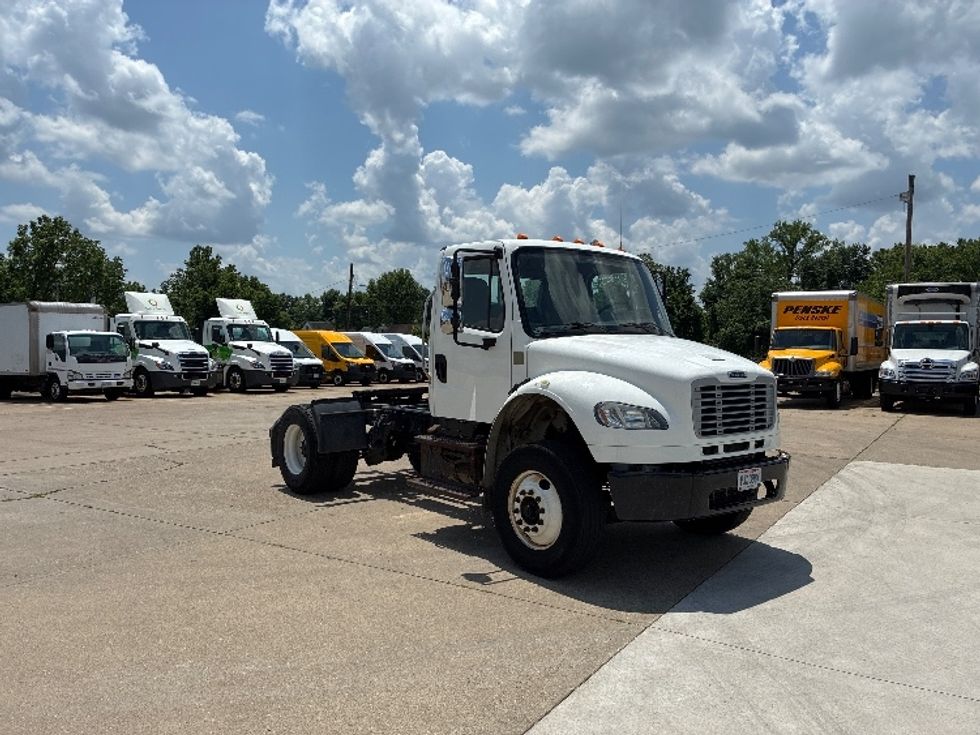 Day Cab Tractor-Heavy Duty Tractors-Freightliner-2018-M2-Parkersburg-WV-244,003\n\t\tmiles-$ 41,250 - Image 1