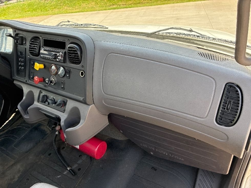 Day Cab Tractor-Heavy Duty Tractors-Freightliner-2018-M2-Parkersburg-WV-244,003\n\t\tmiles-$ 41,250 - Image 13