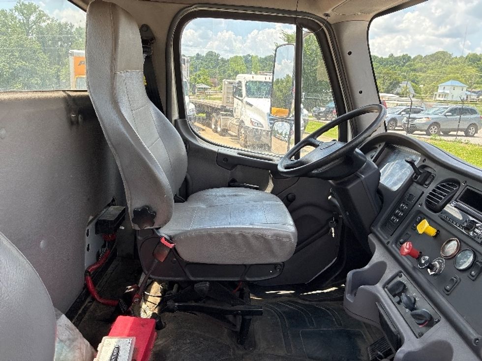 Day Cab Tractor-Heavy Duty Tractors-Freightliner-2018-M2-Parkersburg-WV-244,003\n\t\tmiles-$ 41,250 - Image 14