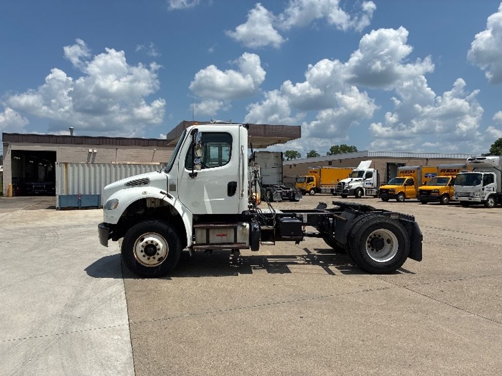 Day Cab Tractor-Heavy Duty Tractors-Freightliner-2018-M2-Parkersburg-WV-244,003\n\t\tmiles-$ 41,250 - Image 4