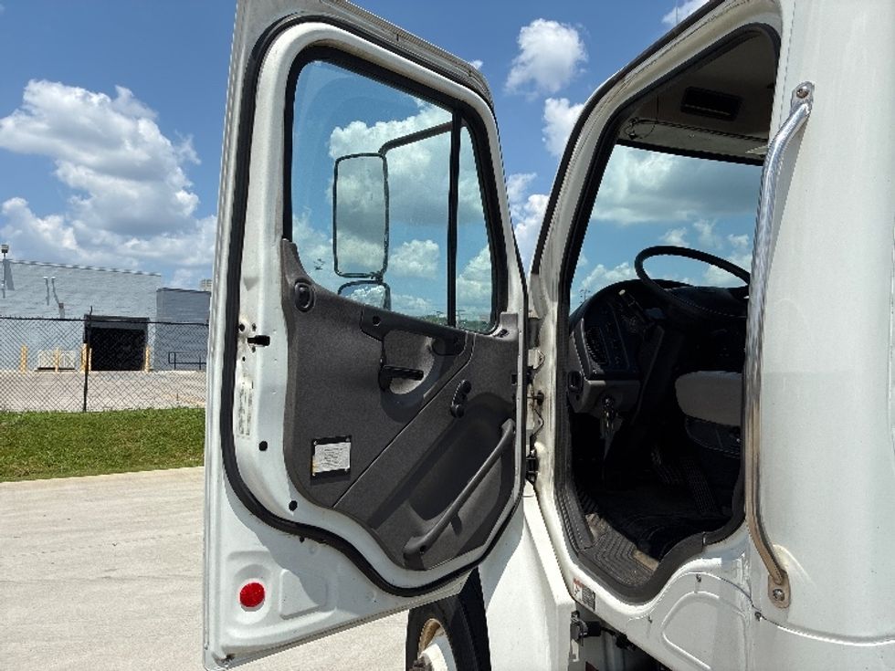 Day Cab Tractor-Heavy Duty Tractors-Freightliner-2018-M2-Parkersburg-WV-244,003\n\t\tmiles-$ 41,250 - Image 9