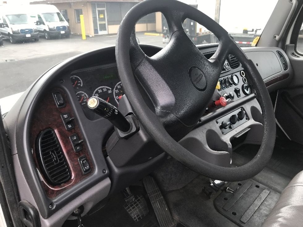 Day Cab Tractor-Heavy Duty Tractors-Freightliner-2018-M2-West Sacramento-CA-176,149\n\t\tmiles-$ 53,250 - Image 10