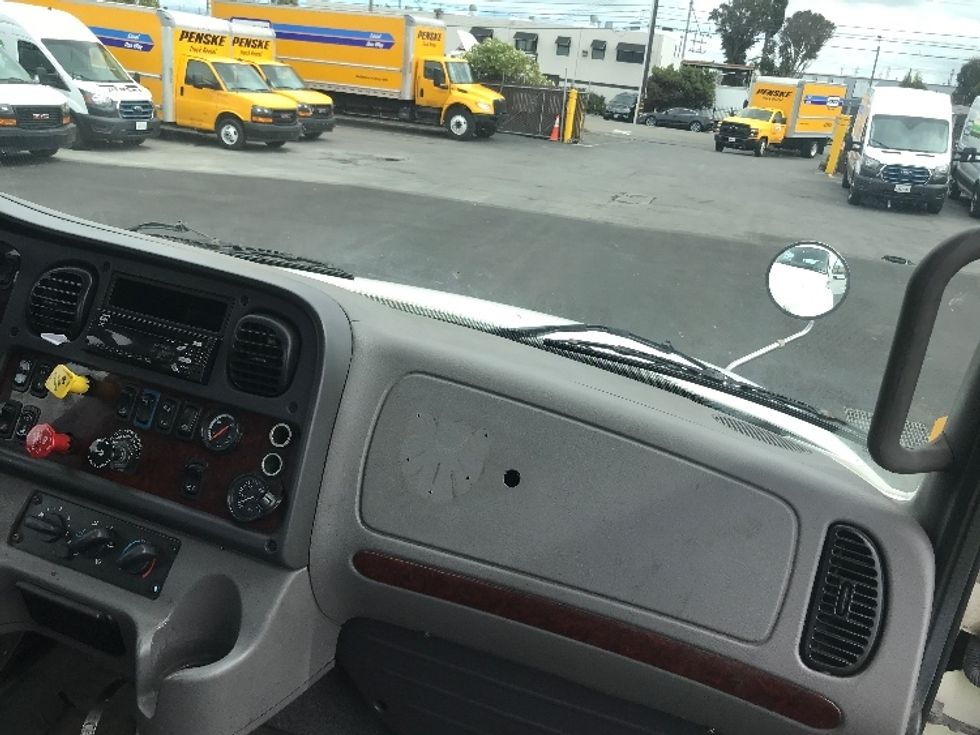 Day Cab Tractor-Heavy Duty Tractors-Freightliner-2018-M2-West Sacramento-CA-176,149\n\t\tmiles-$ 53,250 - Image 13