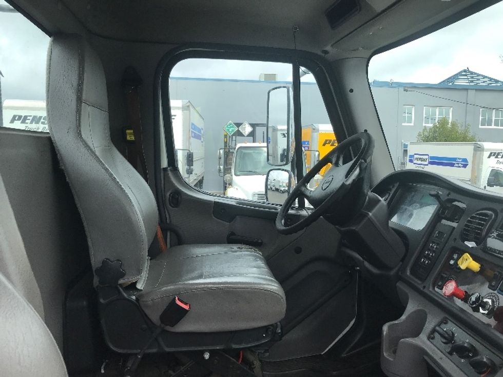 Day Cab Tractor-Heavy Duty Tractors-Freightliner-2018-M2-West Sacramento-CA-176,149\n\t\tmiles-$ 53,250 - Image 14