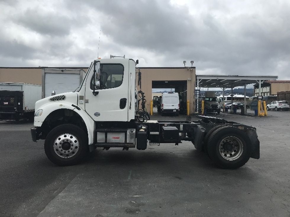 Day Cab Tractor-Heavy Duty Tractors-Freightliner-2018-M2-West Sacramento-CA-176,149\n\t\tmiles-$ 53,250 - Image 4