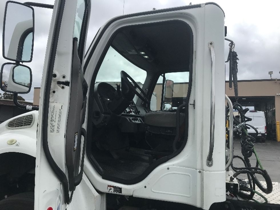 Day Cab Tractor-Heavy Duty Tractors-Freightliner-2018-M2-West Sacramento-CA-176,149\n\t\tmiles-$ 53,250 - Image 9