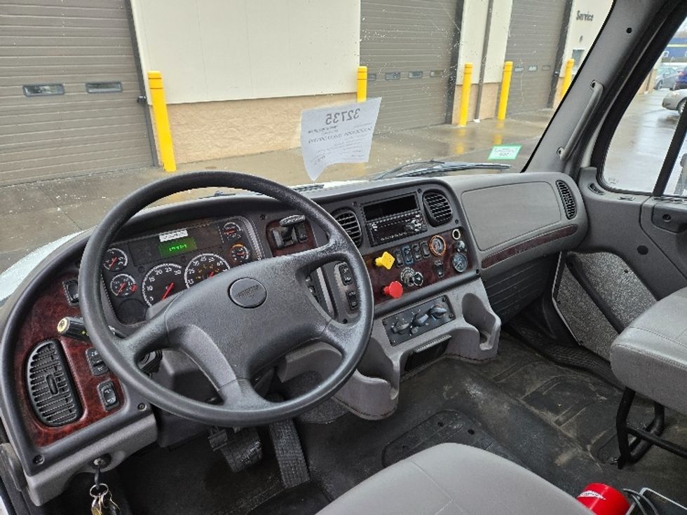 Day Cab Tractor-Heavy Duty Tractors-Freightliner-2018-M2-Ypsilanti-MI-129,700\n\t\tmiles-$ 47,500 - Image 10