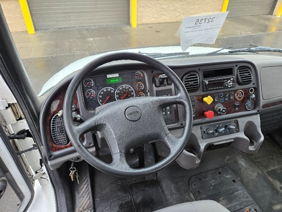 Day Cab Tractor-Heavy Duty Tractors-Freightliner-2018-M2-Ypsilanti-MI-129,700\n\t\tmiles-$ 47,500 - Image 11