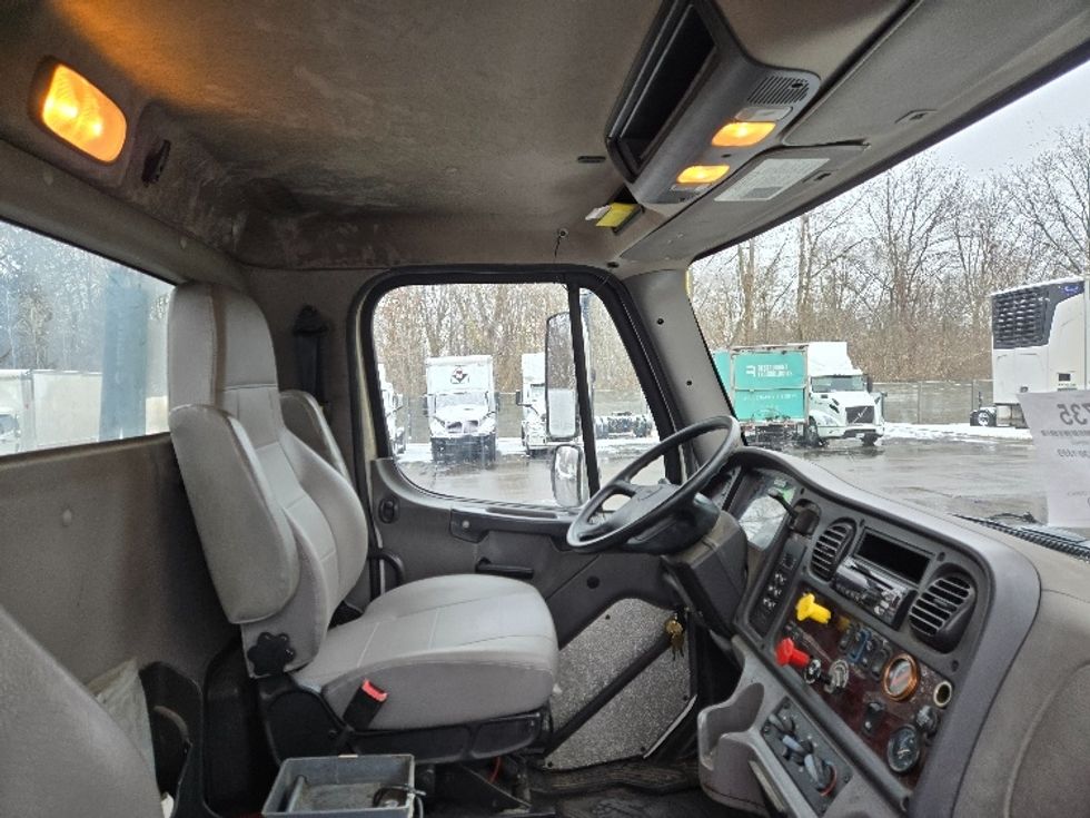 Day Cab Tractor-Heavy Duty Tractors-Freightliner-2018-M2-Ypsilanti-MI-129,700\n\t\tmiles-$ 47,500 - Image 14
