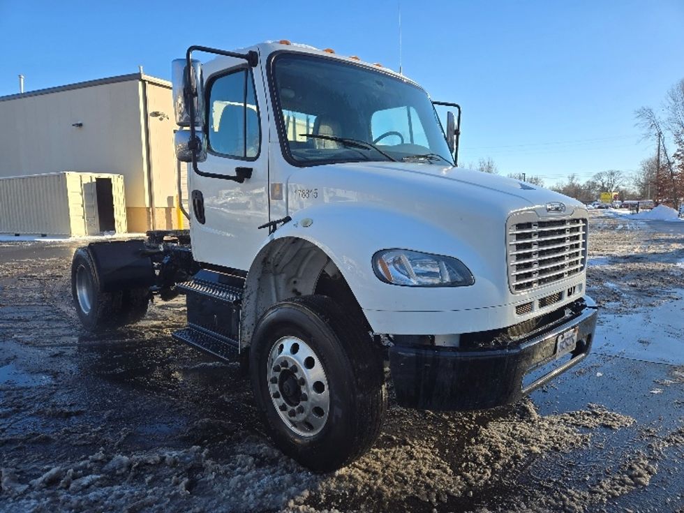 Day Cab Tractor-Heavy Duty Tractors-Freightliner-2018-M2-Ypsilanti-MI-139,426\n\t\tmiles-$ 46,000 - Image 1