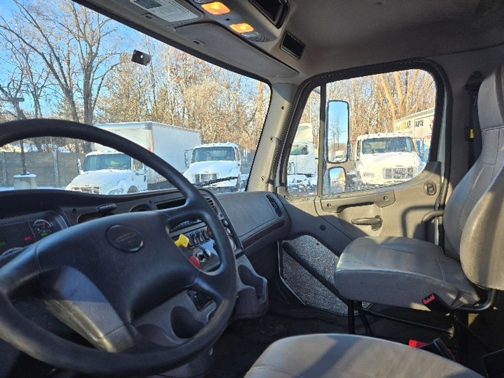 Day Cab Tractor-Heavy Duty Tractors-Freightliner-2018-M2-Ypsilanti-MI-139,426\n\t\tmiles-$ 46,000 - Image 10