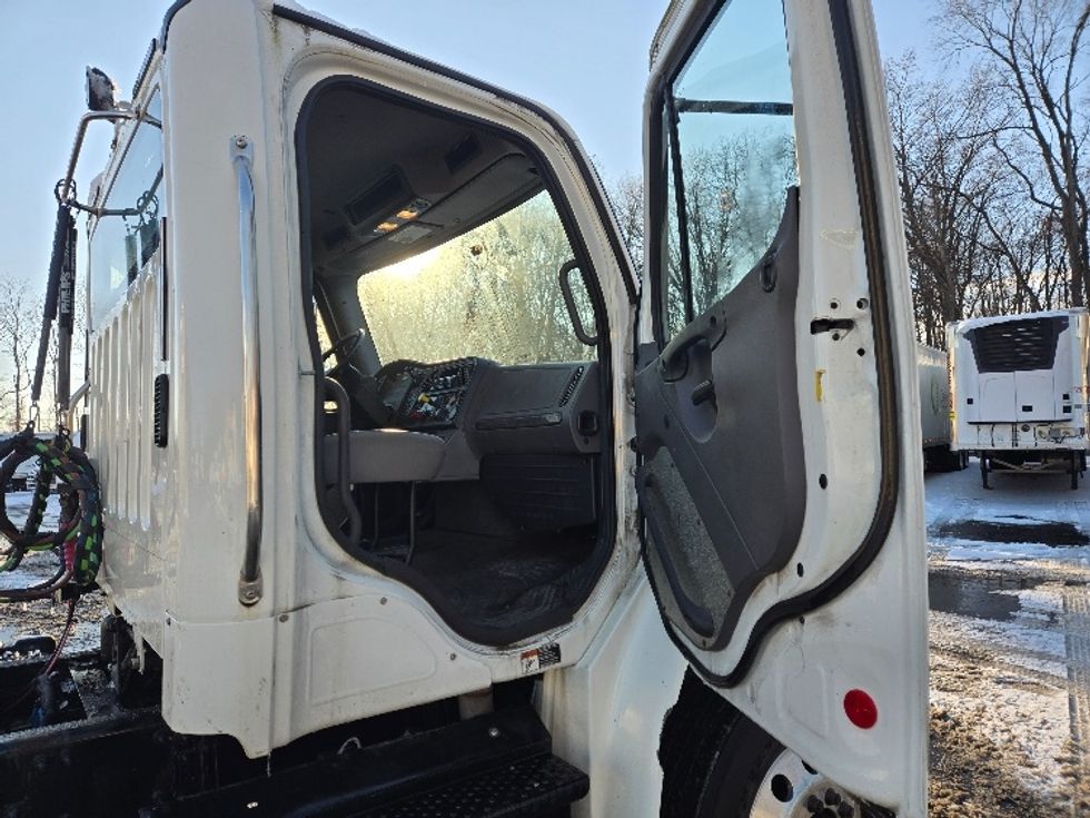 Day Cab Tractor-Heavy Duty Tractors-Freightliner-2018-M2-Ypsilanti-MI-139,426\n\t\tmiles-$ 46,000 - Image 12