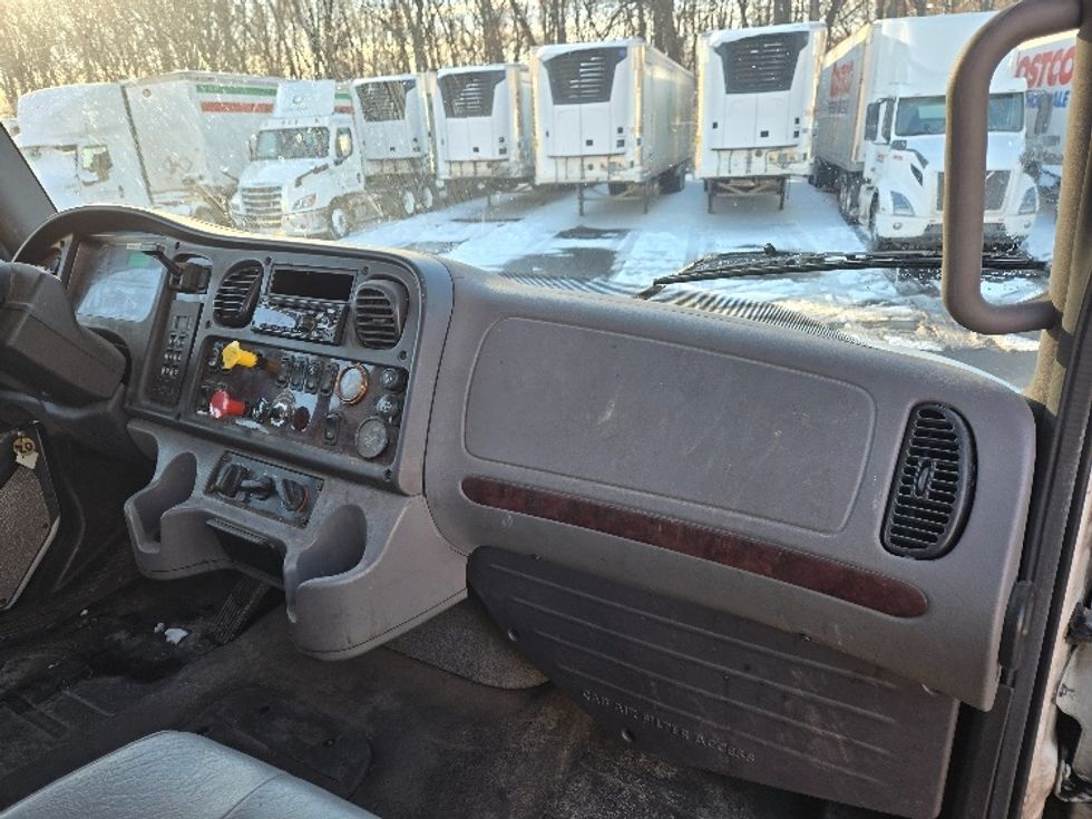 Day Cab Tractor-Heavy Duty Tractors-Freightliner-2018-M2-Ypsilanti-MI-139,426\n\t\tmiles-$ 46,000 - Image 13