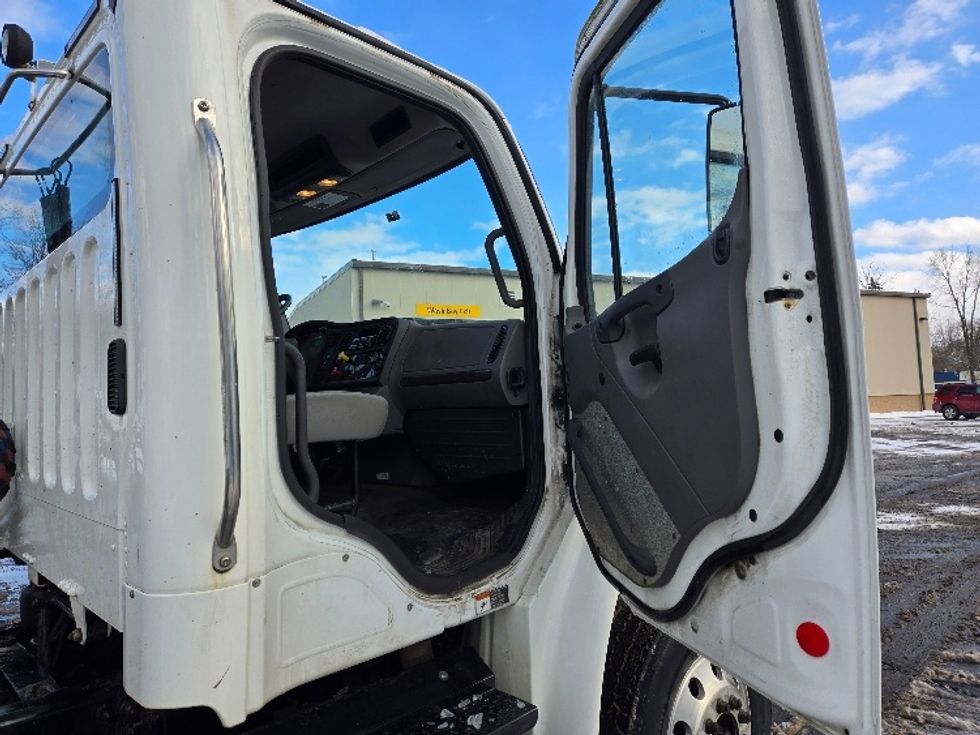 Day Cab Tractor-Heavy Duty Tractors-Freightliner-2018-M2-Ypsilanti-MI-140,102\n\t\tmiles-$ 46,000 - Image 12