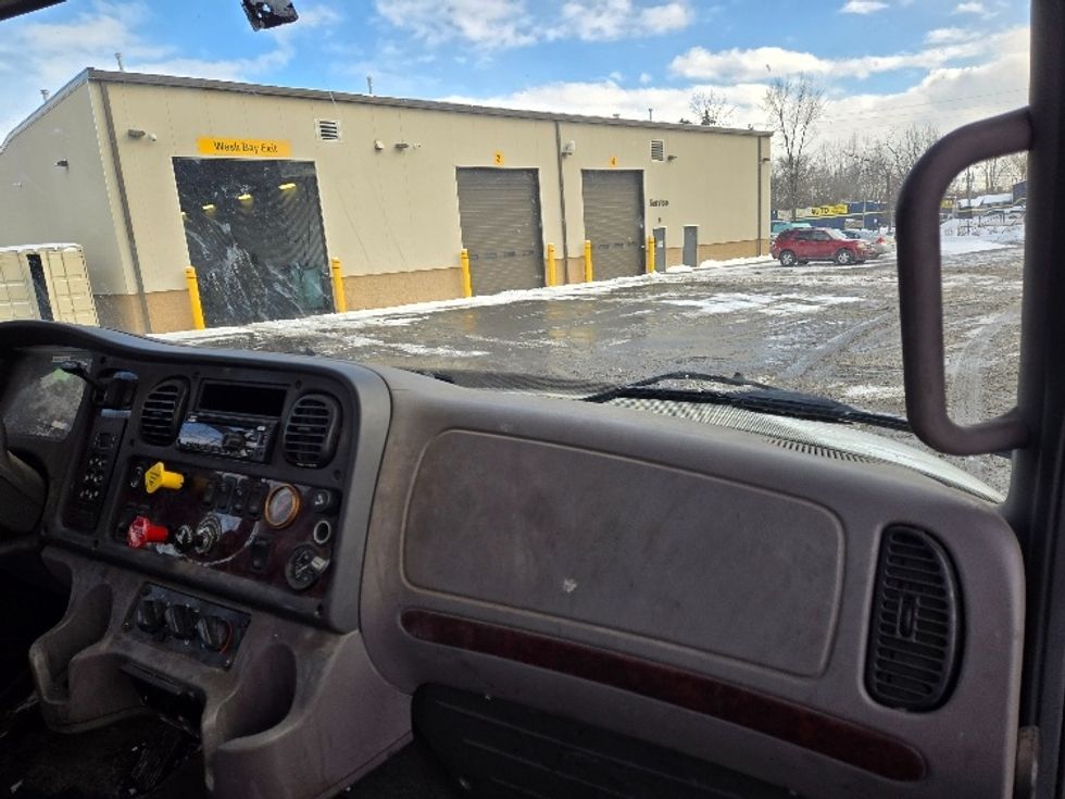Day Cab Tractor-Heavy Duty Tractors-Freightliner-2018-M2-Ypsilanti-MI-140,102\n\t\tmiles-$ 46,000 - Image 13