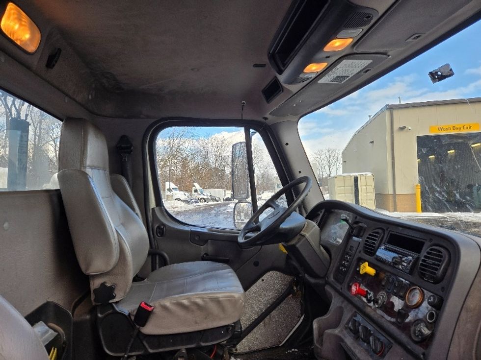 Day Cab Tractor-Heavy Duty Tractors-Freightliner-2018-M2-Ypsilanti-MI-140,102\n\t\tmiles-$ 46,000 - Image 14