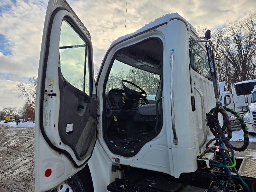 Day Cab Tractor-Heavy Duty Tractors-Freightliner-2018-M2-Ypsilanti-MI-140,102\n\t\tmiles-$ 46,000 - Image 9
