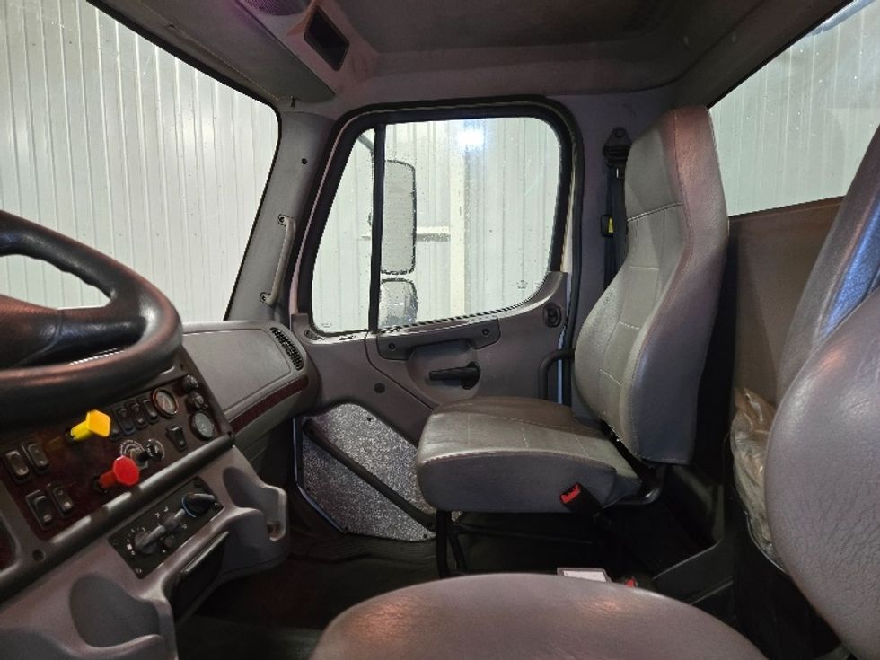 Day Cab Tractor-Heavy Duty Tractors-Freightliner-2018-M2-Ypsilanti-MI-150,228\n\t\tmiles-$ 45,500 - Image 10