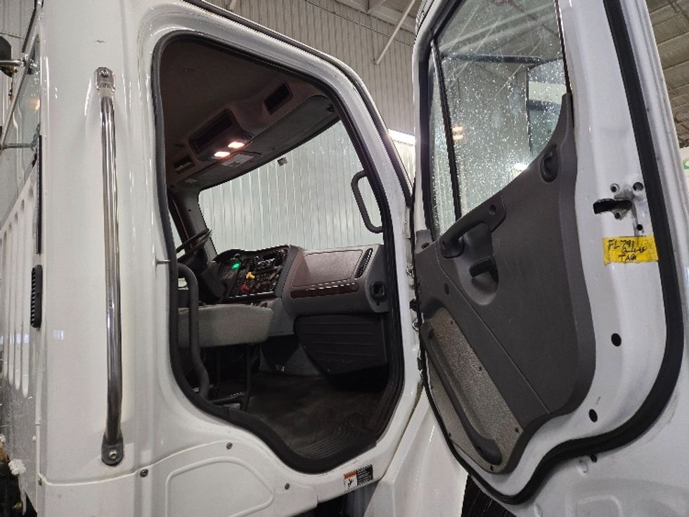 Day Cab Tractor-Heavy Duty Tractors-Freightliner-2018-M2-Ypsilanti-MI-150,228\n\t\tmiles-$ 45,500 - Image 12