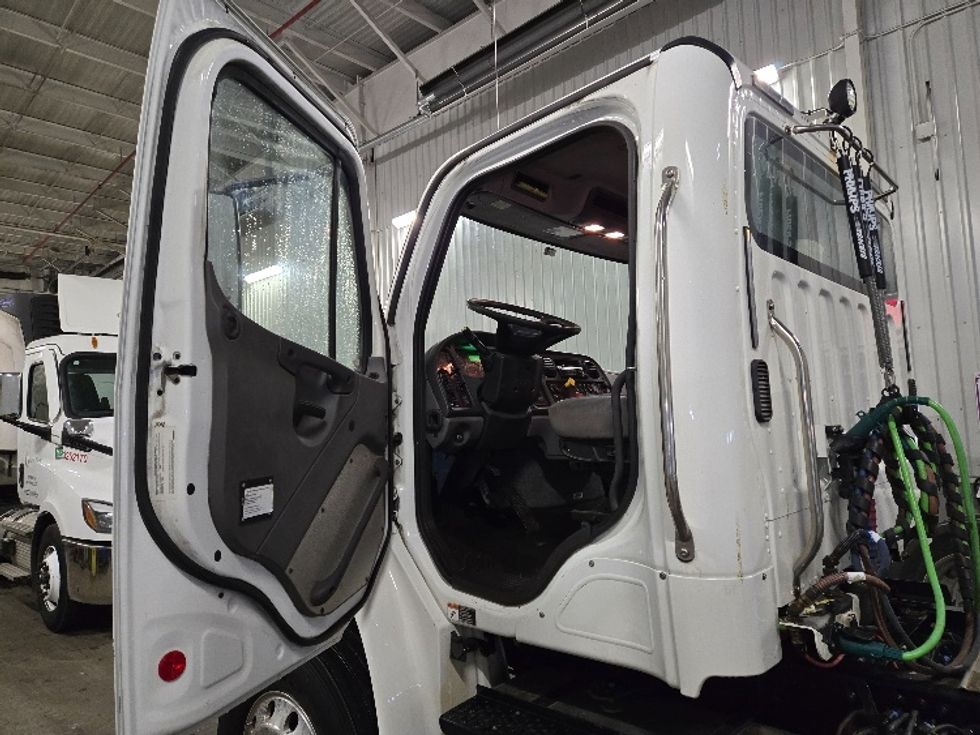 Day Cab Tractor-Heavy Duty Tractors-Freightliner-2018-M2-Ypsilanti-MI-150,228\n\t\tmiles-$ 45,500 - Image 9