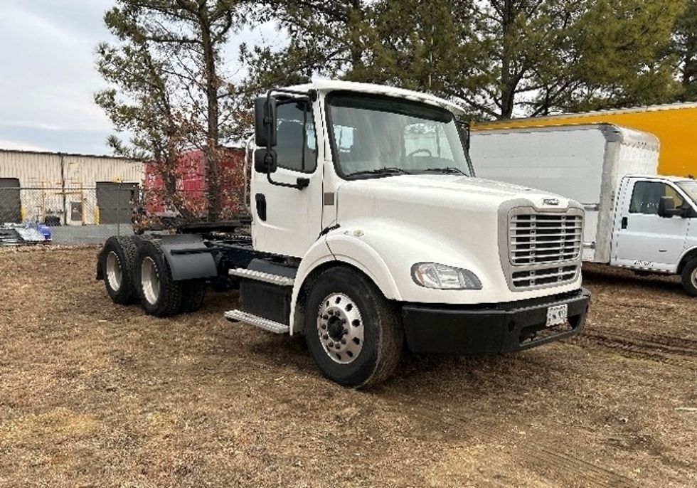 Day Cab Tractor-Heavy Duty Tractors-Freightliner-2018-M211264S-Fredericksburg-VA-143,065\n\t\tmiles-$ 25,000 - Image 1