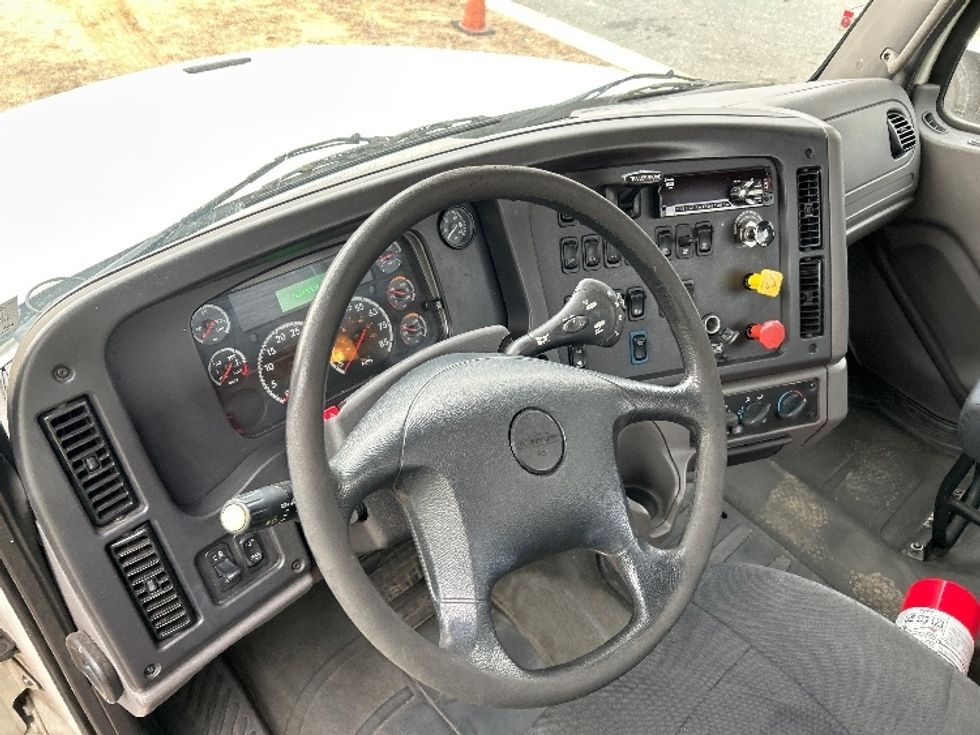 Day Cab Tractor-Heavy Duty Tractors-Freightliner-2018-M211264S-Fredericksburg-VA-143,065\n\t\tmiles-$ 25,000 - Image 10