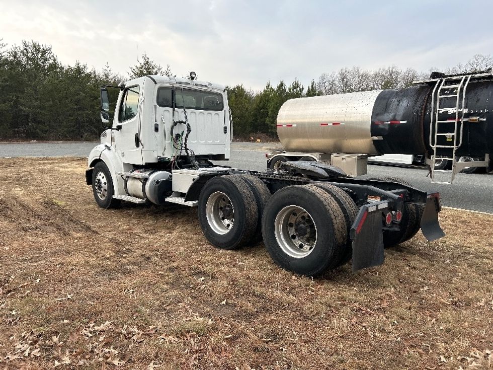 Day Cab Tractor-Heavy Duty Tractors-Freightliner-2018-M211264S-Fredericksburg-VA-143,065\n\t\tmiles-$ 25,000 - Image 5