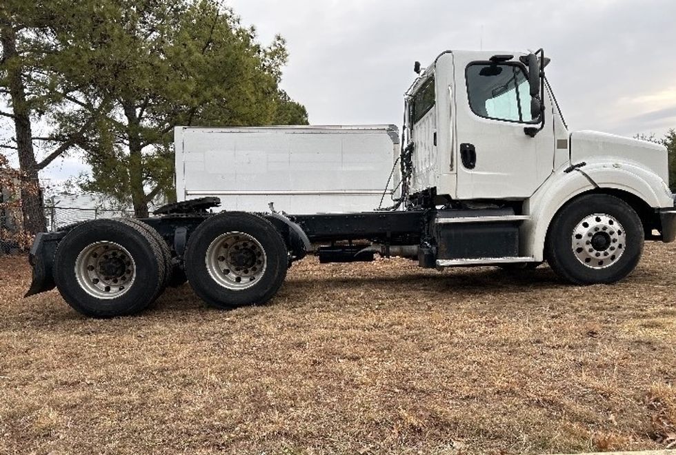 Day Cab Tractor-Heavy Duty Tractors-Freightliner-2018-M211264S-Fredericksburg-VA-143,065\n\t\tmiles-$ 25,000 - Image 8
