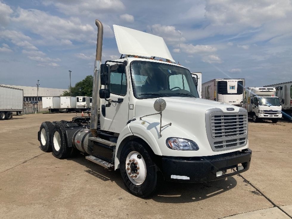 Day Cab Tractor-Heavy Duty Tractors-Freightliner-2018-M211264S-Grand Prairie-TX-238,158\n\t\tmiles-$ 33,500 - Image 1