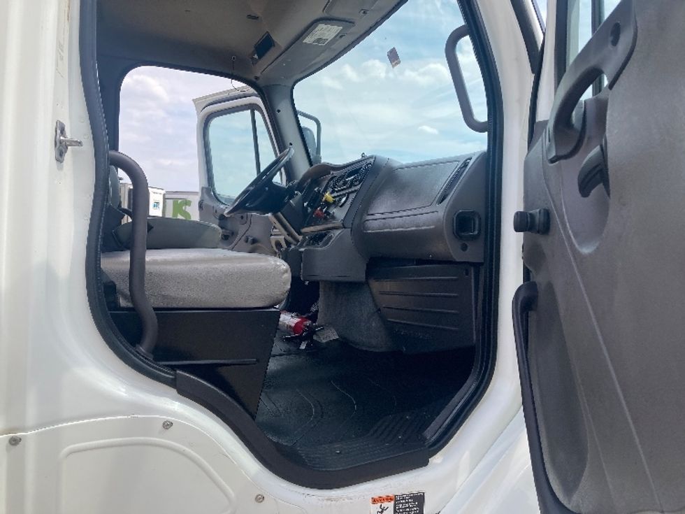Day Cab Tractor-Heavy Duty Tractors-Freightliner-2018-M211264S-Grand Prairie-TX-238,158\n\t\tmiles-$ 33,500 - Image 12